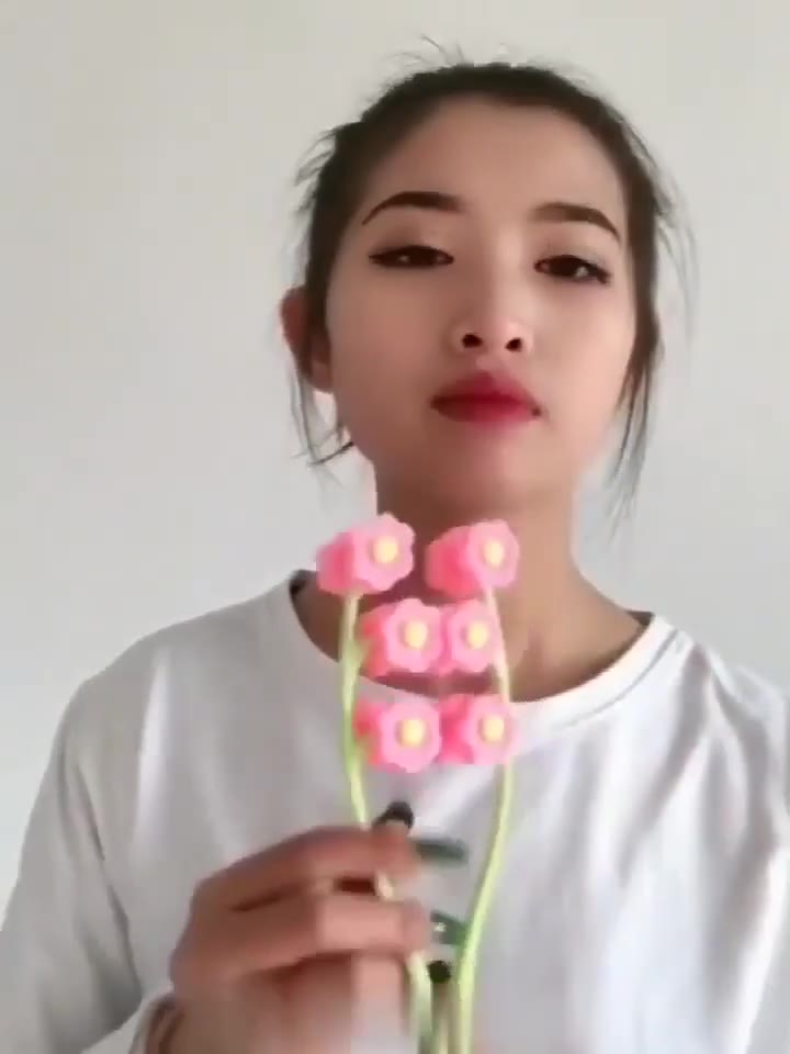 V Facial Firming and Shaping Massage Roller - Facial Massager - Facial Massage (Caution advised for sensitive skin)