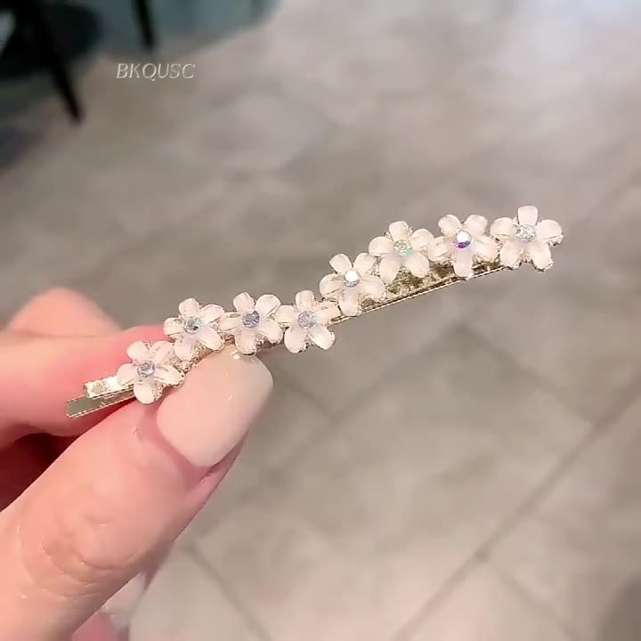Rhinestone Flower Woman's Hairpins Elegant Metal Hair Clip Hair Accessories Girl's Fashion Butterfly Women Barrettes Hairpin